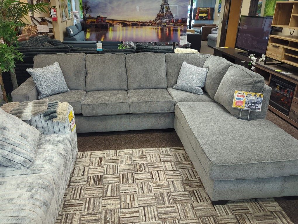 SECTIONAL IN GRAY COLOR