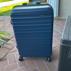 Medium Suitcase 