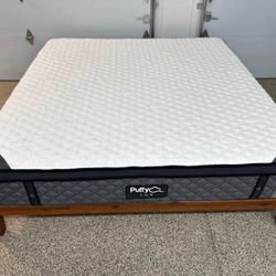 Puffy Lux Hybrid – QUEEN Mattress – Like New & Super Comfy!