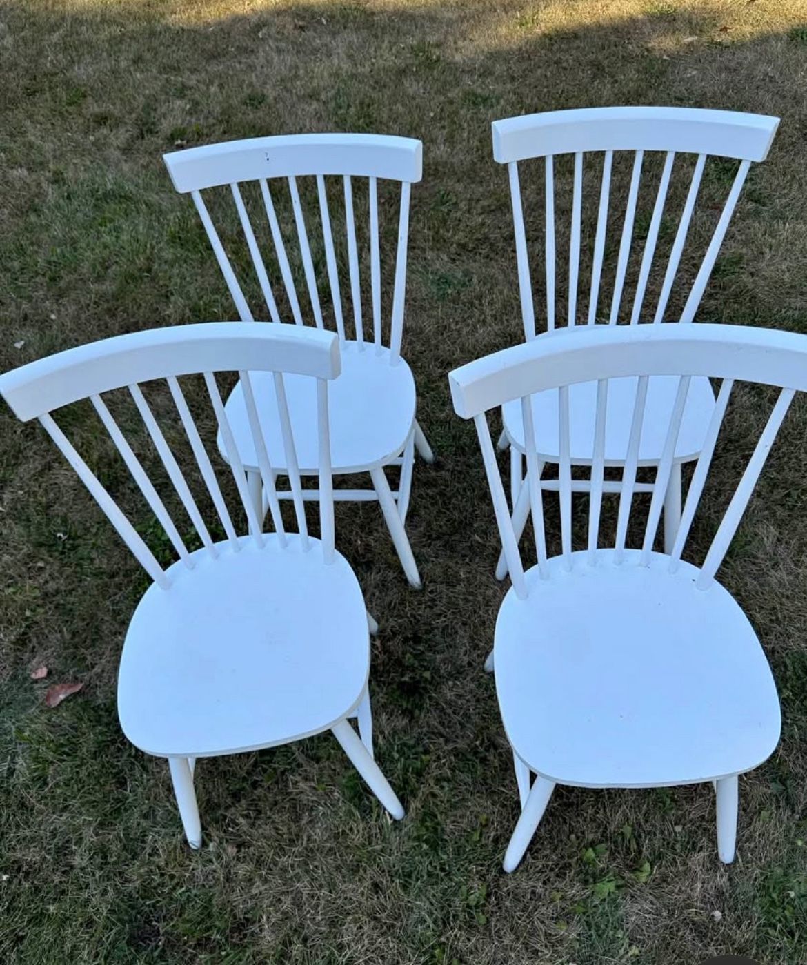4 white farmhouse chairs