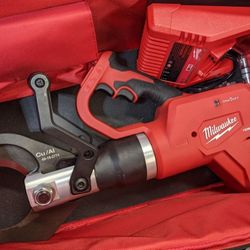 Milwaukee M18 3" Underground Cable Cutter w/ Remote