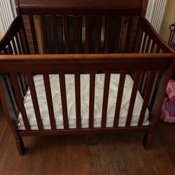 Mini crib
