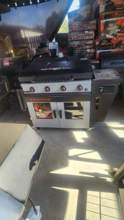 Blackstone Bronco Outdoor Combo Griddle, 36 Inch 4-Burner Flat Top Grill with Vertical Pellet Smoker