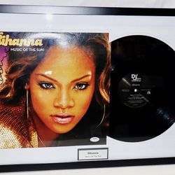 Rihanna Music of the Sun Signed Album w/ Vinyl PSA Authenticated