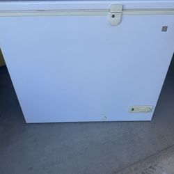 Deep freezer. General Electric