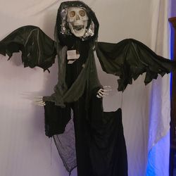 SCARY SKELTON ANIMATRONIC 