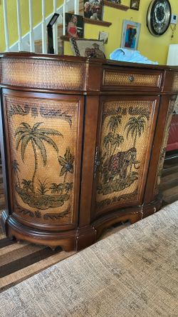 Side buffet old, but in perfect shape