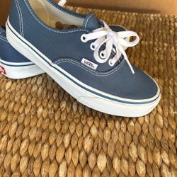 Woman’s Vans Size 7