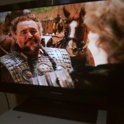 32" TV Digital Television