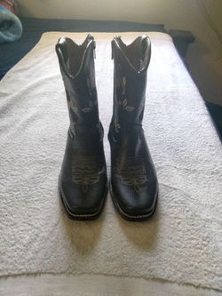 Cowboy boots size 5.5