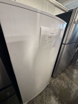 Whirlpool Top-Freezer Refrigerator White