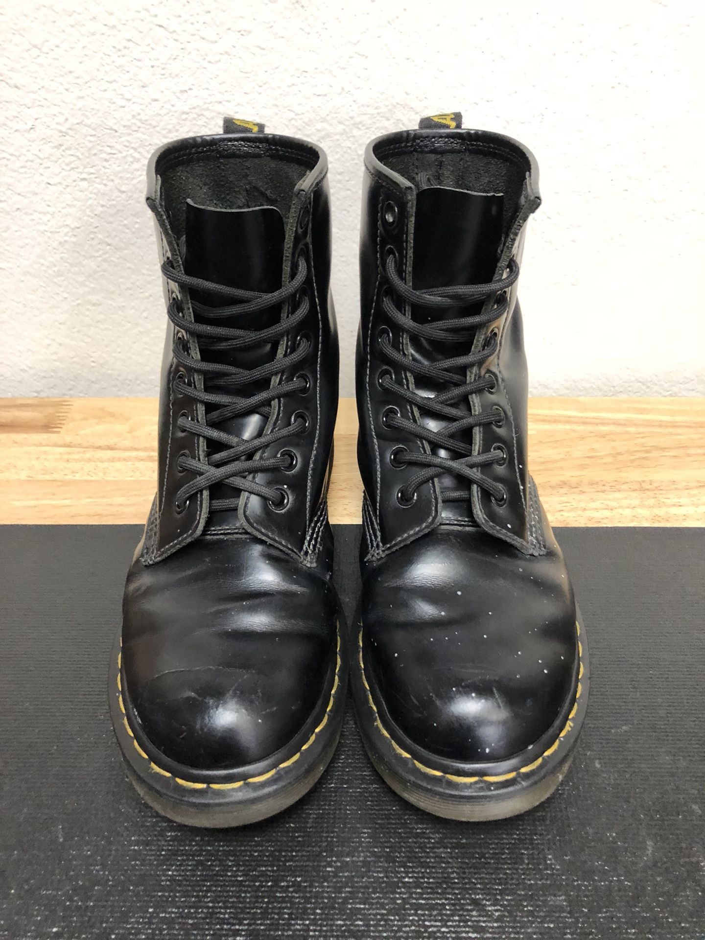 Dr Martens Classic 8 Hole Smooth Boot Women’s Size 7 UK 5