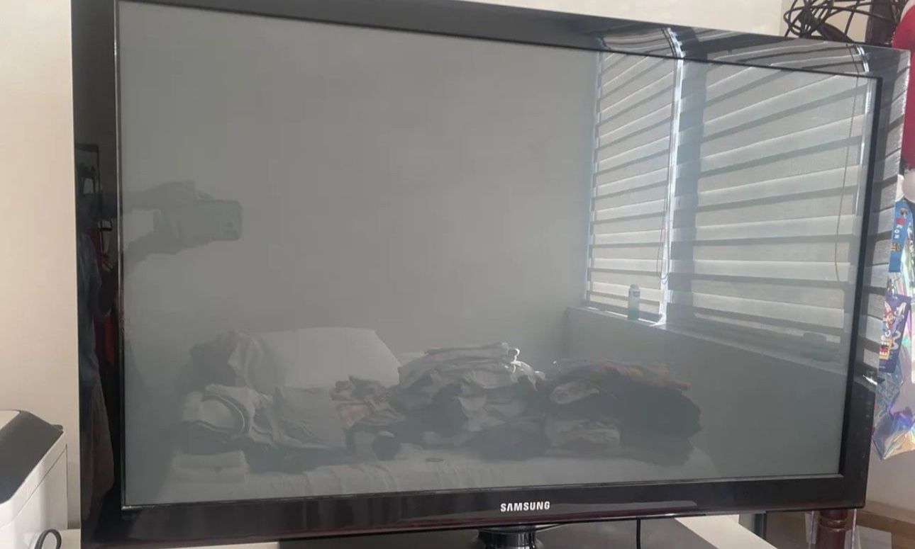 Samsung PN42C450B1D - 42" Class / 720p / 600Hz / Plasma HDTV!