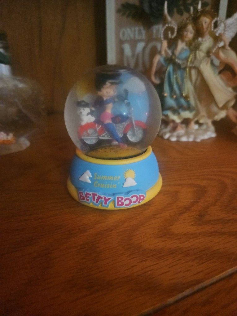 Betty Boop Snoglobe