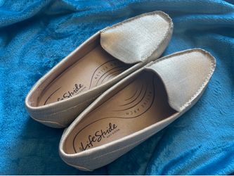 Womens size 11 wide loafers