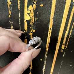 14k NATURAL DIAMOND RING 