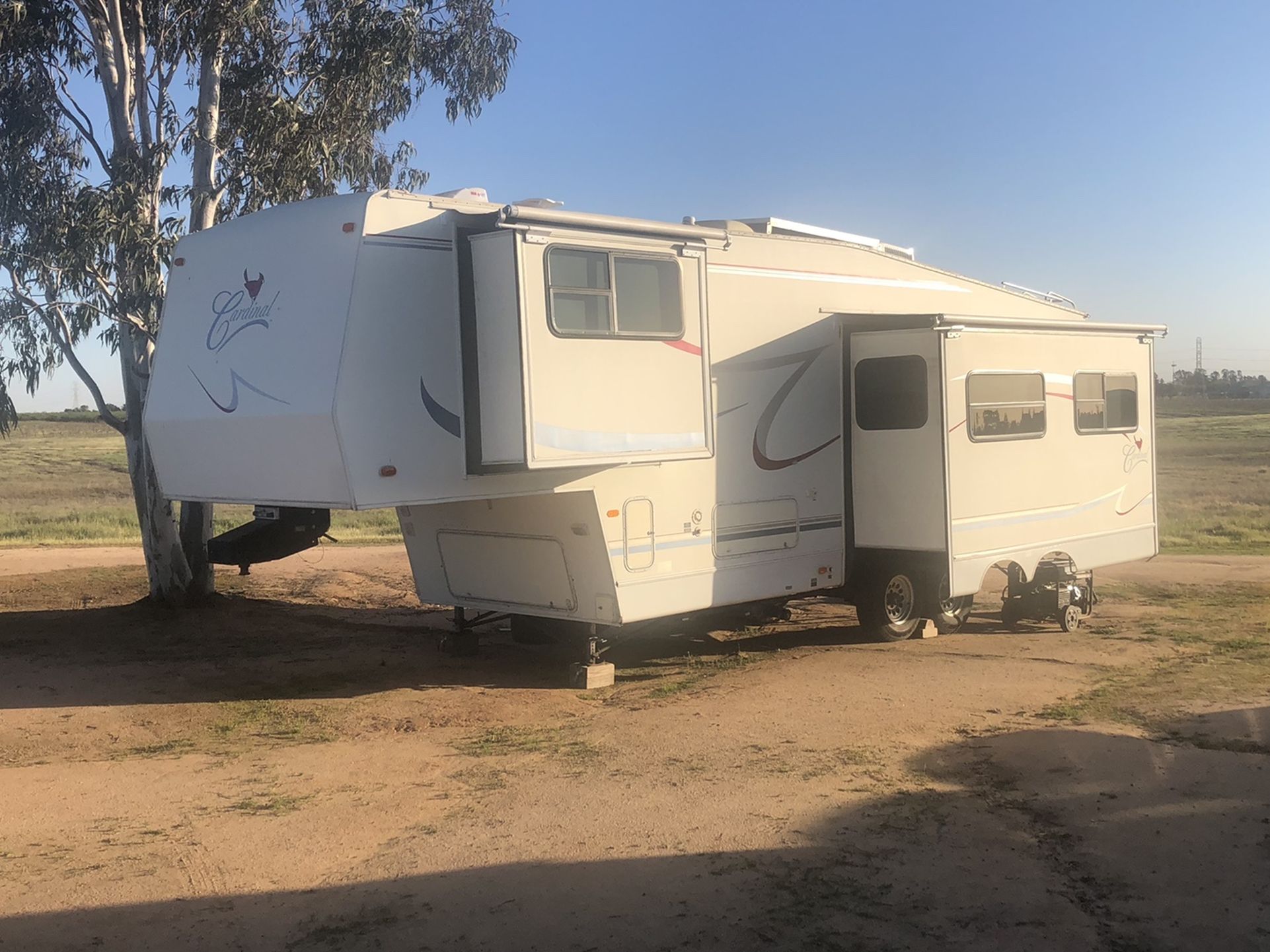 Photo 30 Cardinal 5th Wheel