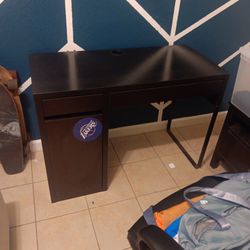 Office Desk With Chair