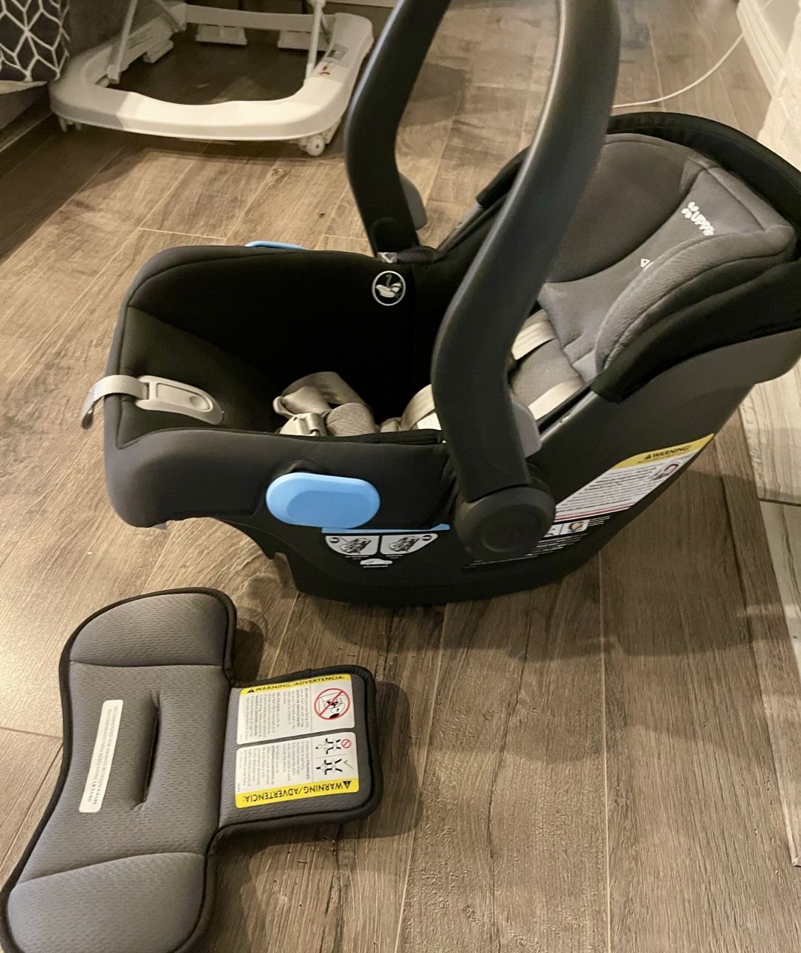 Uppababy Mesa Infant Car Seat With Base 