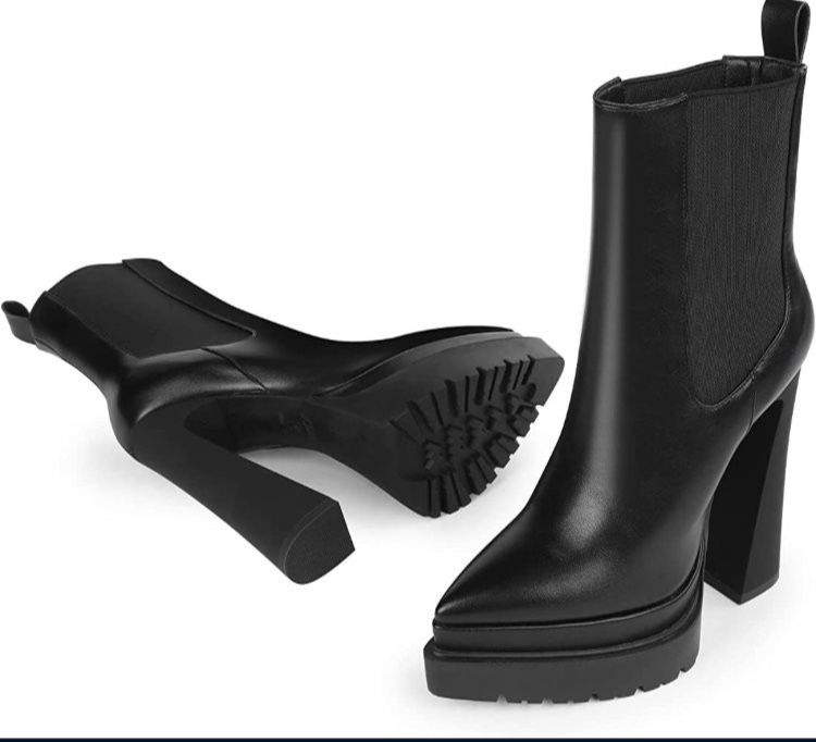 ISNOM Black Boots Size 8