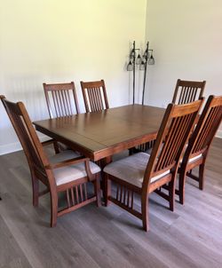 **** FREE *** Dining Table Set – Solid Wood Table + 6 Chairs
