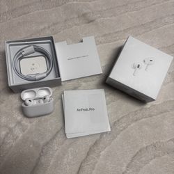 Apple AirPods Pro Generation 2 Wireless Charging Case MagSafe