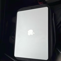 MacBook A1 Model A3240