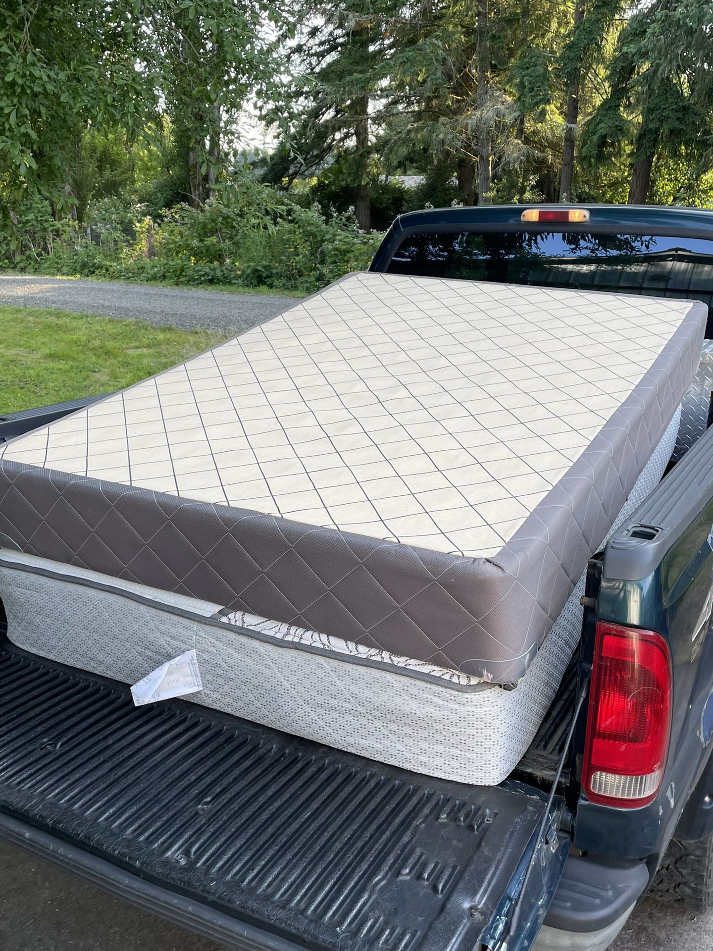 Full Size Sealy Mattress With Box spring and Metal Frame With Wheels