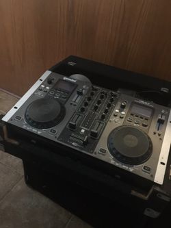 Dj cd mixer and scratcher with case