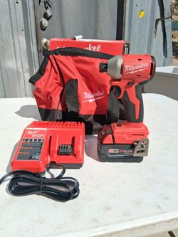 Milwaukee M18 compact brushless 1/4" Hex impact driver kit