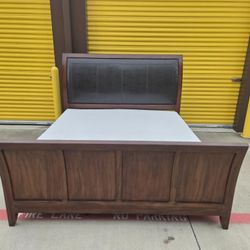 Cama King frame madera 2 box spring y colchon Tempurepedic excelente condiciones $500 envio a domicilio costo extra 