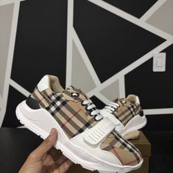 Burburry trainers 