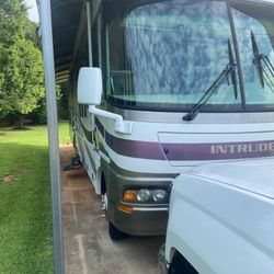 2003 Damon Intruder Motorhome