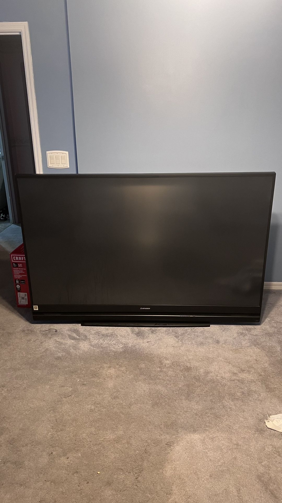 Mitsubishi 73 Projection TV. Works Well