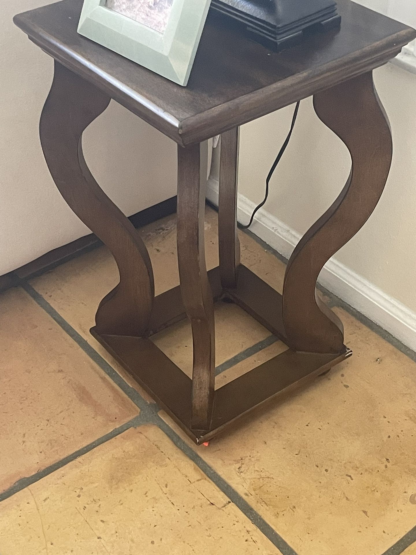 Set Wooden End Tables