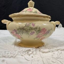 Vintage Homer Laughlin Virginia Rose Covered Sugar Bowl D48N8  Made In Virginia