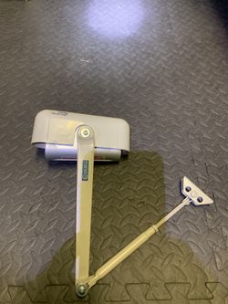 Hydronic automatic door closer