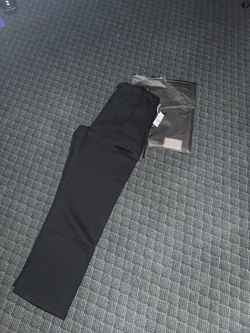 BLACK ESSENTIAL SWEATS