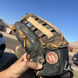 Worth Baseball/Softball Glove