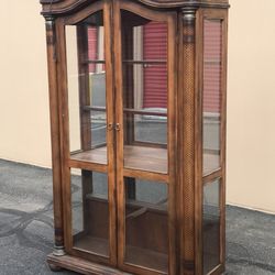 China Cabinet With Light