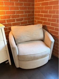 Swivel Lounge Chair