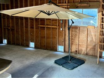 Cantilever Offset Patio Umbrella with Base