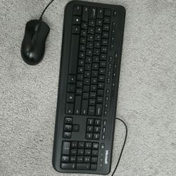 Giveaway Wired Keyboard + Mouse