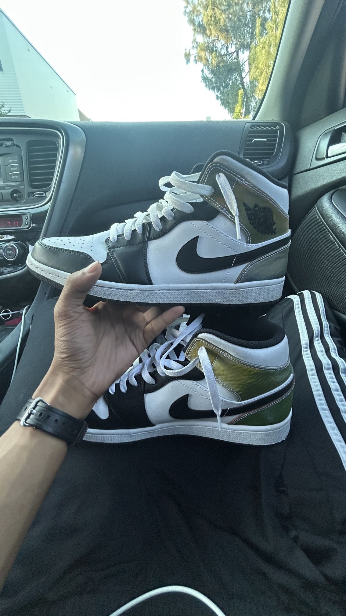 Jordan 1 Mid Heat Reactive 