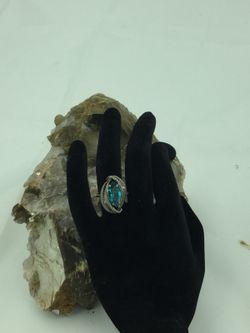 Vintage 925 STER Silver Green Stone Ring 4.25