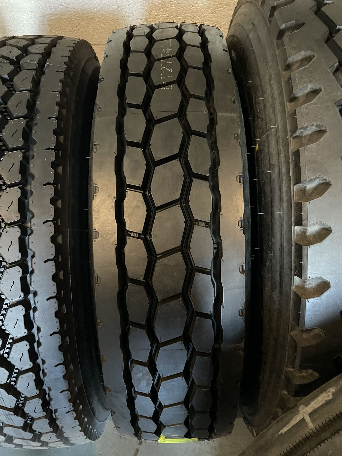 Commercial Truck And Trailer Tires & Wheels LLANTAS Para CAMION Y TRAILA