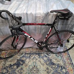 Fuji Roubaix 1.3 Road Bike (Red & Black)