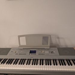 Yamaha DGX640