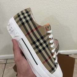Burberry Converse