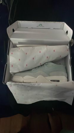 Womans Air Jordan 4 RM : size 8